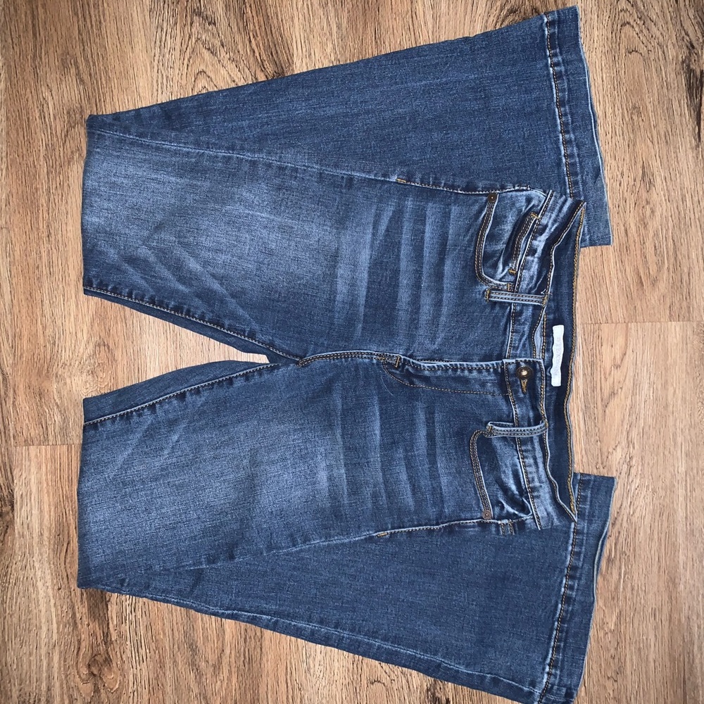 Wide leg high wasted jeans